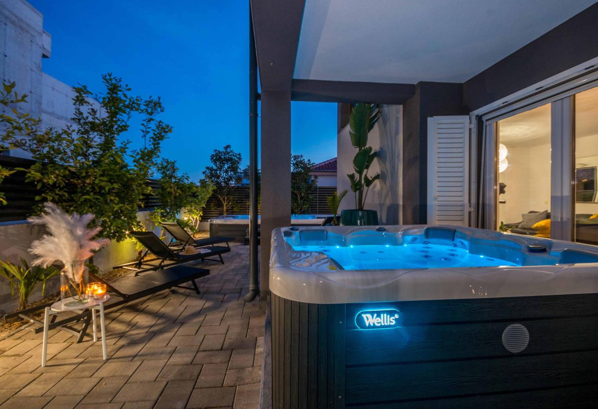 Apartment House With Pool Ledenko