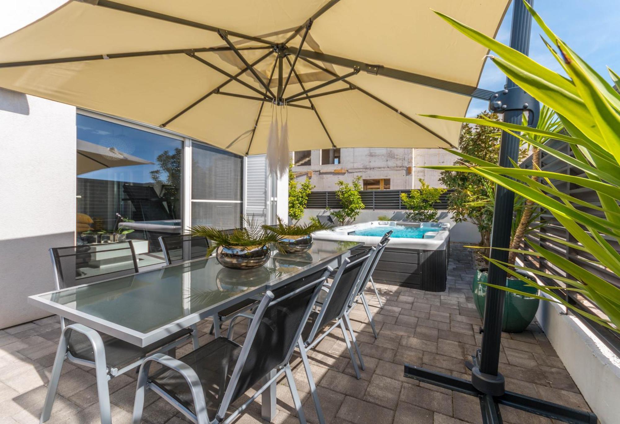 Apartment House With Pool Ledenko *