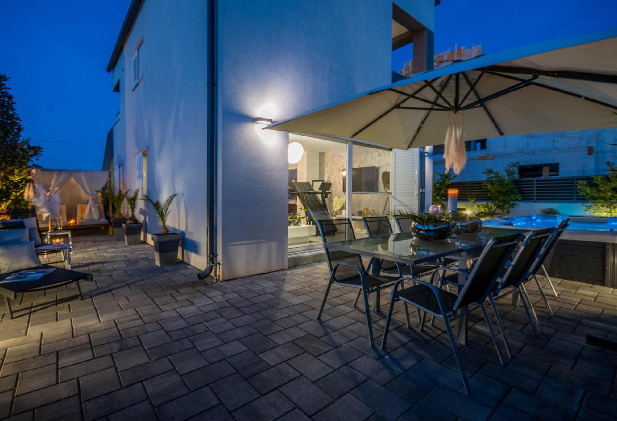 Apartment House With Pool Ledenko Biograd Na Moru