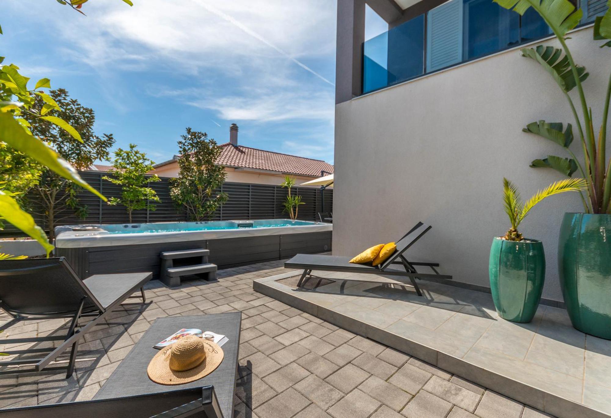 Apartment House With Pool Ledenko Biograd Na Moru