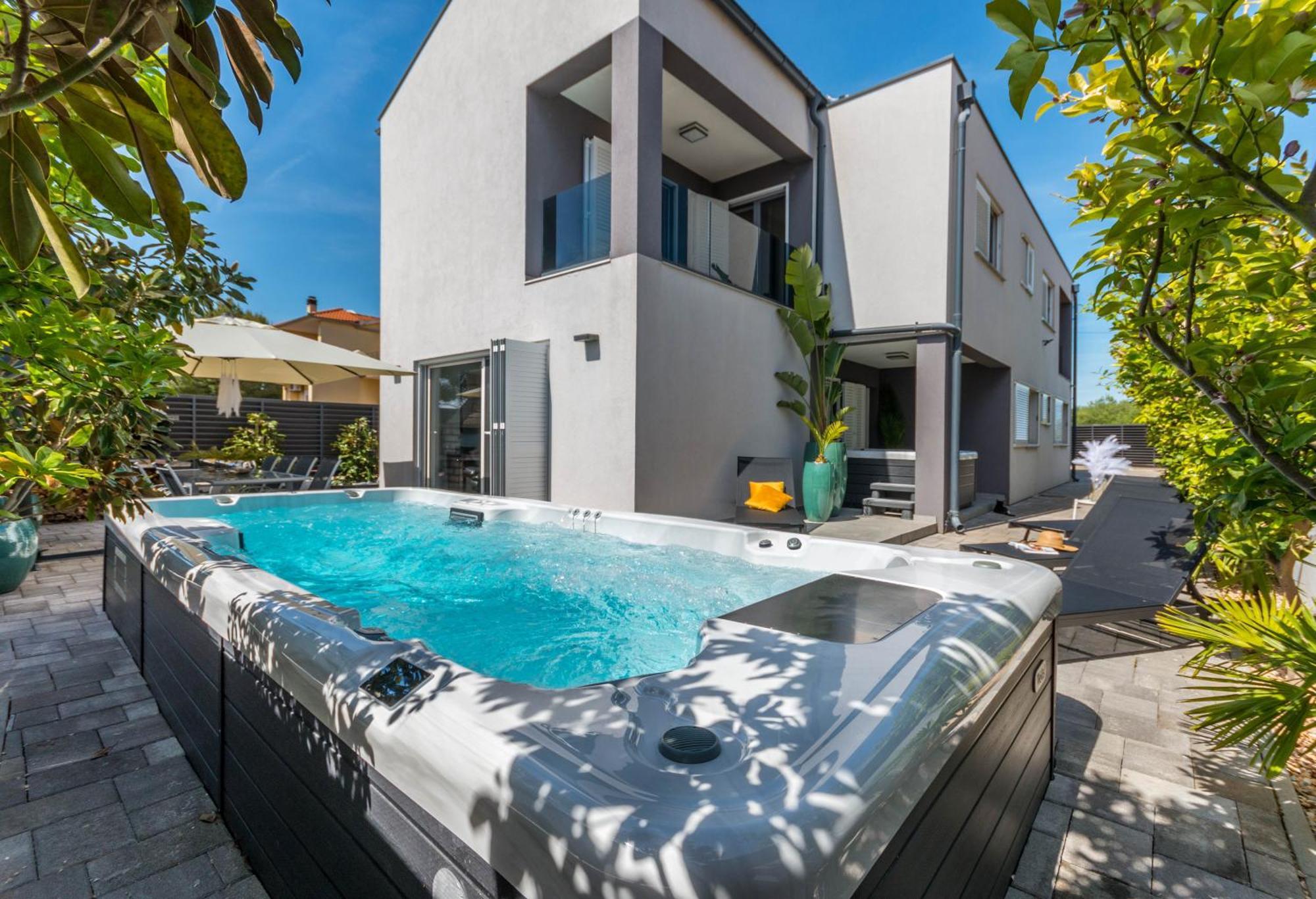 Apartment House With Pool Ledenko Biograd Na Moru