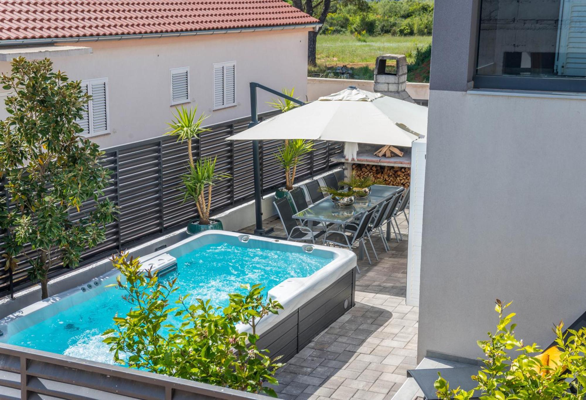 Apartment House With Pool Ledenko *