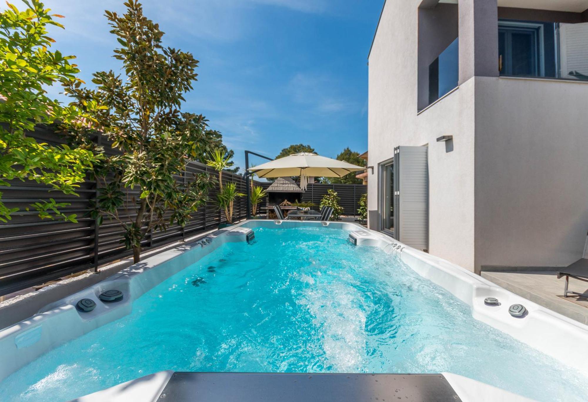Apartment House With Pool Ledenko Biograd Na Moru