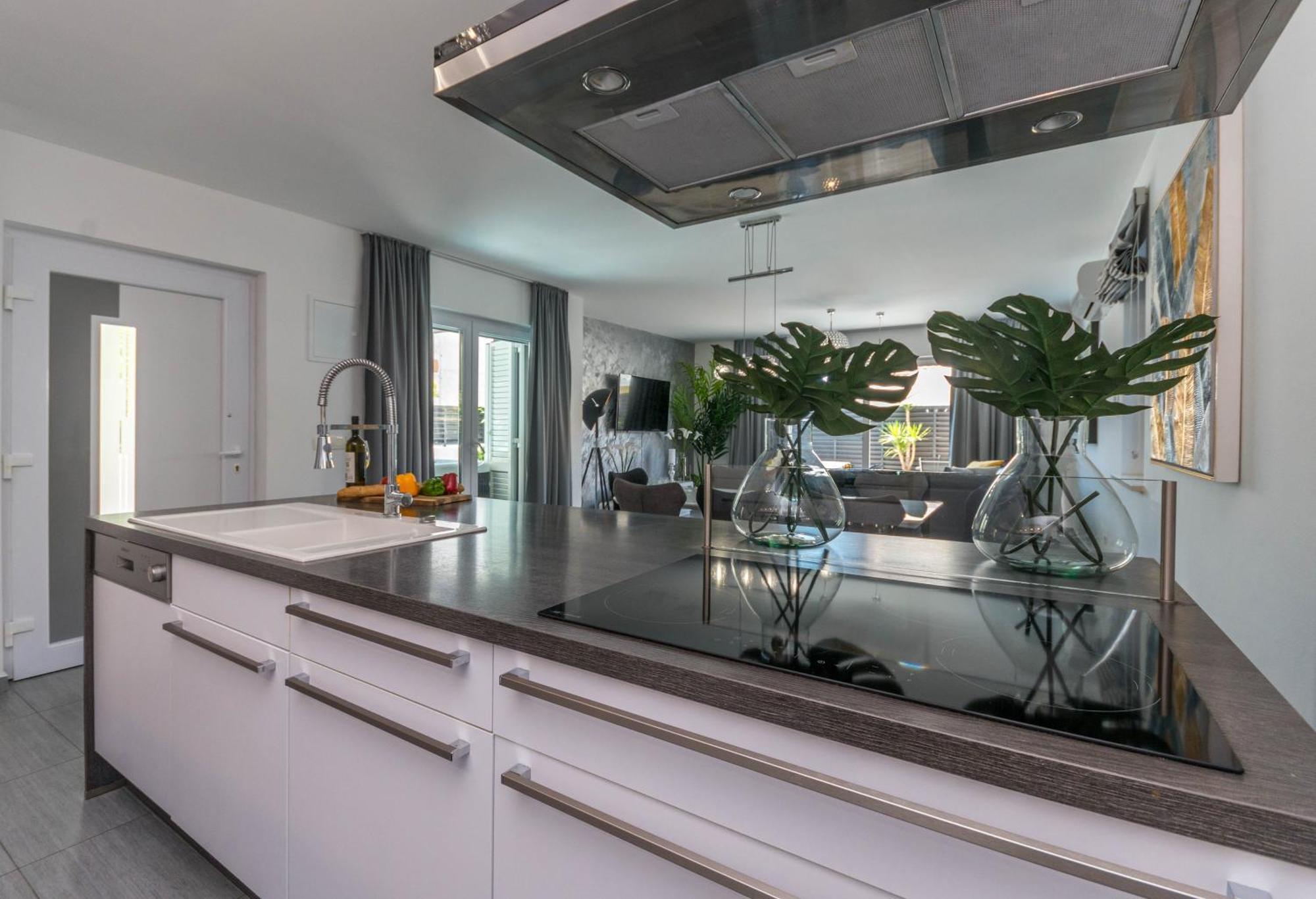 House With Pool Ledenko Apartment *