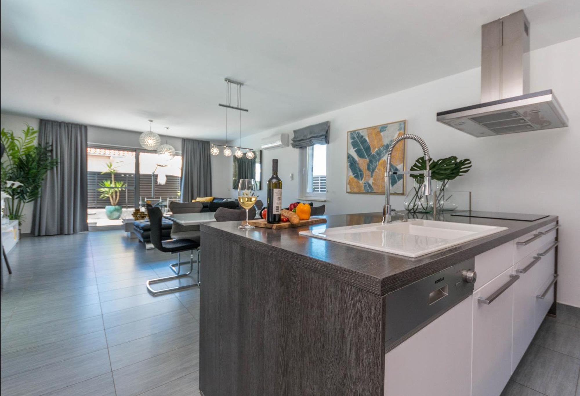 Apartment House With Pool Ledenko *