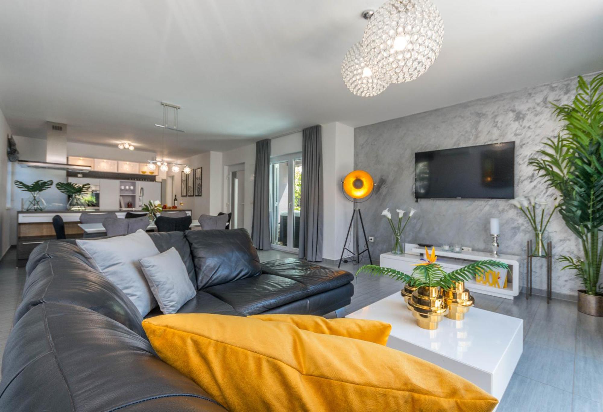 Apartament House With Pool Ledenko